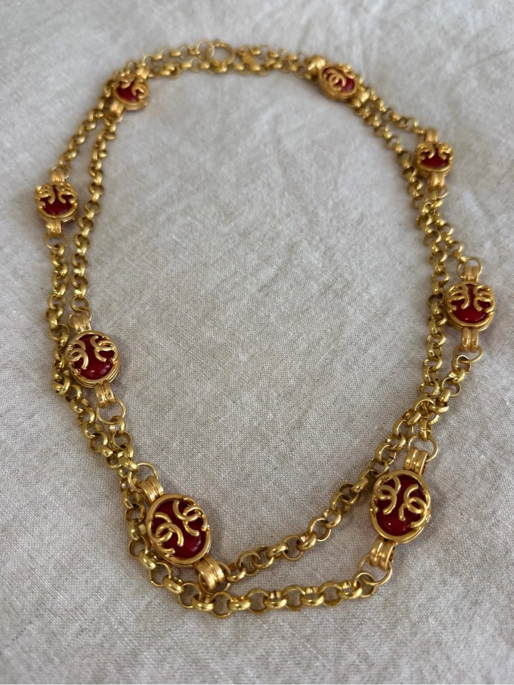 ❤️CHANEL Gold-Tone Multilayered Necklace with Red Glass Medallions✨